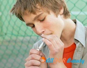 По каким причинам подростки начинают курить